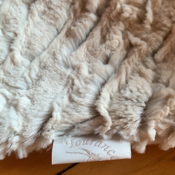 Tourance brand 7’ faux fur scarf - luxurious! Unused! - Picture 2 of 2
